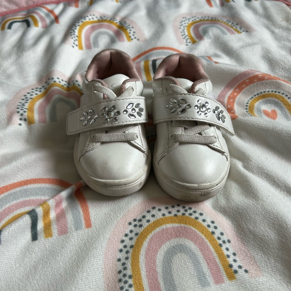 Jessica Simpson White and Pink Sneakers Classic Canvas Design